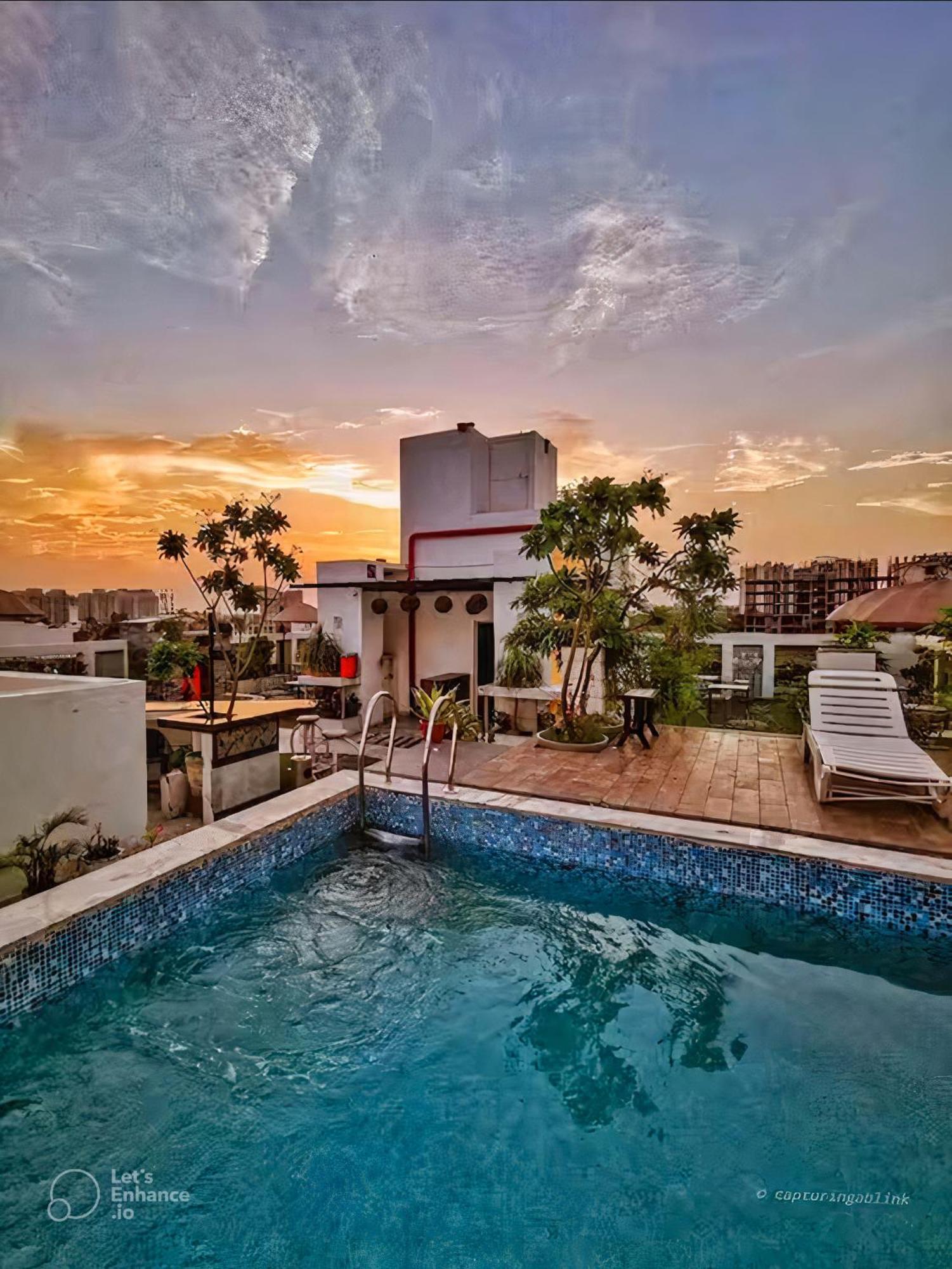 Hotel Sahibs Lighthouse - Swimming Pool Agra  Exterior photo